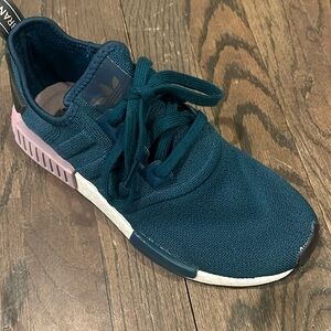 Turquoise adidas 7.5 sneaker